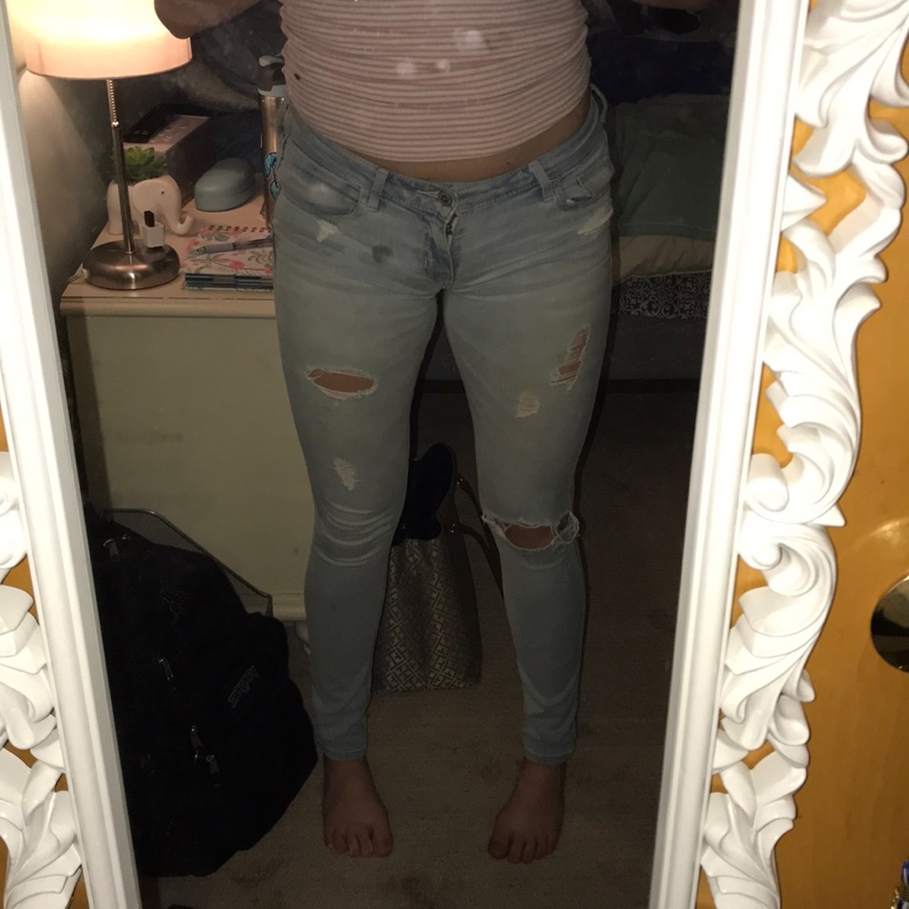 Hollister Ripped Jeans - Picture 4 of 5